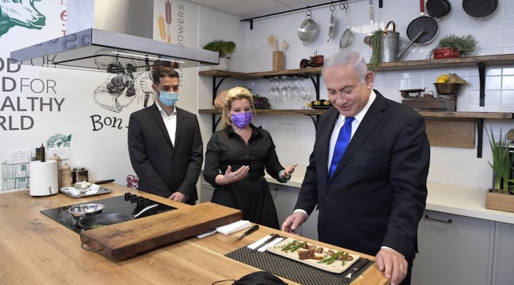 Israeli PM tastes cultivated meat