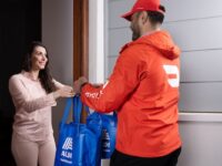 DoorDash staff delivers Aldi products