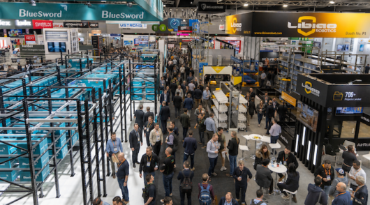 Visitors to CeMAT